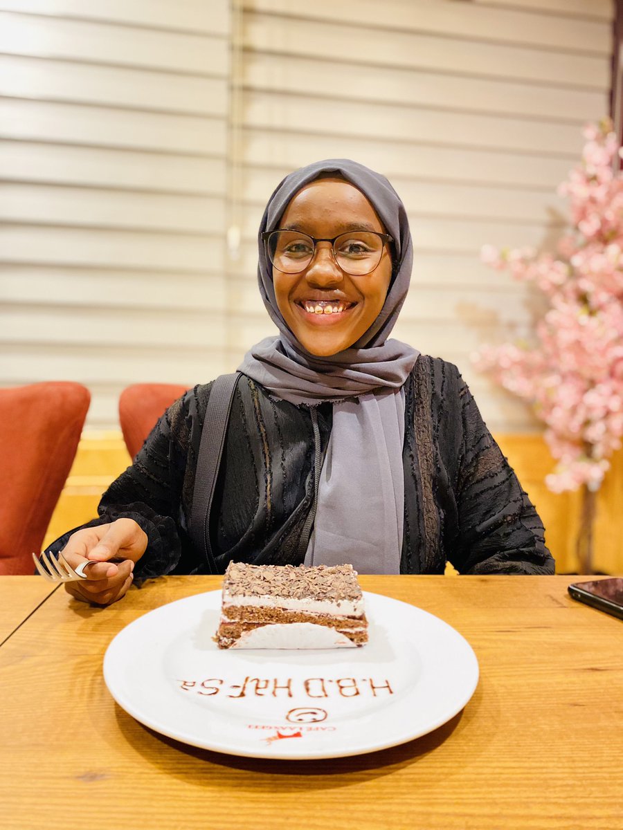 hafsaomersh's tweet photo. Alhamdulilah for the blessed year with lots of love with friends and family🎉🧡 Hope the start of the decade is blessed and many more years to come iA. Thanks to all the family members and the friends for the birthday wish🙏🏻❤️ https://t.co/PiWpmoWN5h