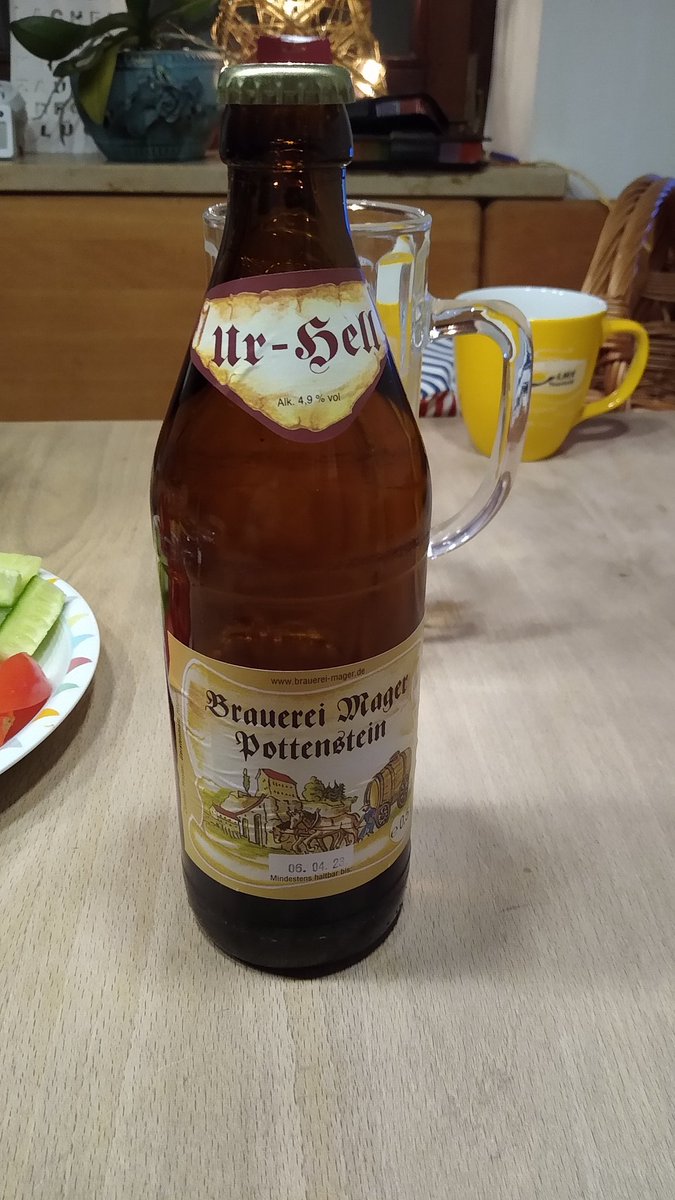 b_sendhardt's tweet photo. Tag 3 in #Franken: entering new territory! Ein Ur-Hell der Brauerei #Mager aus #Pottenstein, 4,9%. Bewertung folgt! https://t.co/sBnWF10TQ9
