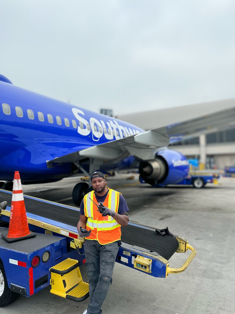 IndyBred85's tweet photo. Mama I’m working ✈️ #ramplife #leadagent https://t.co/SJJsMrfp5l
