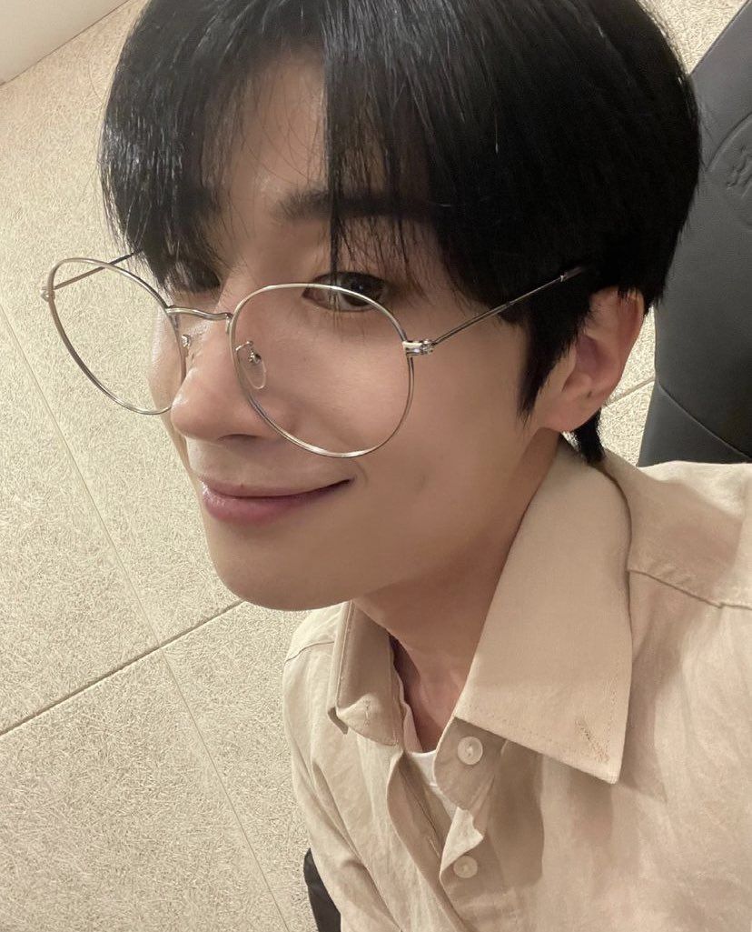 Koreaboo's tweet photo. Let's wish the loveliest of birthdays to VICTON's Seungwoo! 
We are so proud of you and we hope that you know how much you're loved by ALICE. Stay happy and healthy❤️
#HAPPY_SEUNGWOO_DAY
#Happy_Eve_Wooya_Day
#다시만난_우리의_모사행날 https://t.co/cqIPUuLx7w