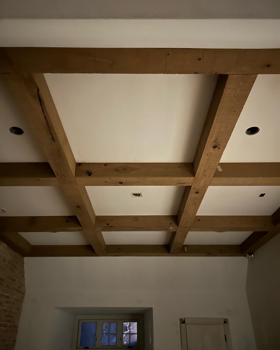 FollynBuilders's tweet photo. When you remove an existing ceiling and “raise the roof” to give you more ceiling height and create a more useable space, what do you do with the new and improved ceiling?
.
Just replace that drywall at the new higher level and move on? Sure, that’s an option.
.
Could we instead https://t.co/IvIdjQFbhM