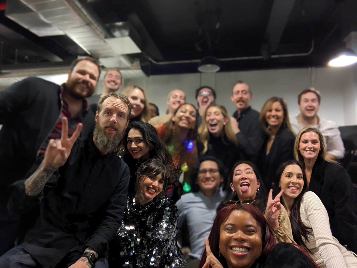 HangarFour's tweet photo. It's officially Holiday partayyyy SZN here! What are ya'll up today? 🎁 🎄 ❄️ https://t.co/0dfd1dh4yT