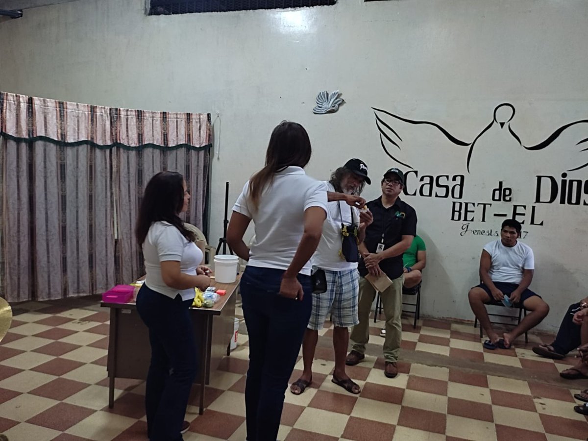PenitenciarioPA's tweet photo. Más de treinta privados de libertad del centro de detención de Tinajitas participan del taller sobre la confección de velas y jabón con aceite reciclado, por parte  de la fundación @Opava_osfl, reforzando los programas de resocialización. https://t.co/kXwDsGgbus