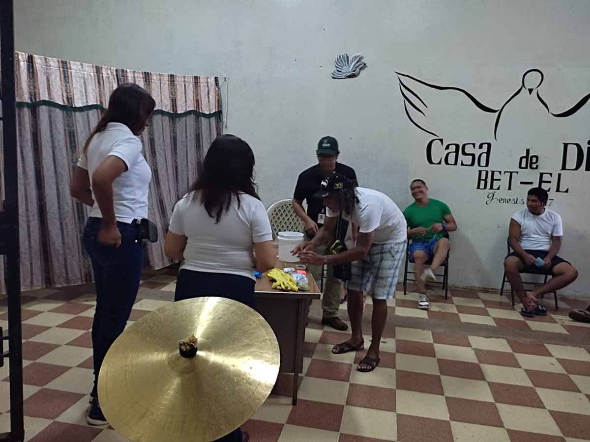 PenitenciarioPA's tweet photo. Más de treinta privados de libertad del centro de detención de Tinajitas participan del taller sobre la confección de velas y jabón con aceite reciclado, por parte  de la fundación @Opava_osfl, reforzando los programas de resocialización. https://t.co/kXwDsGgbus
