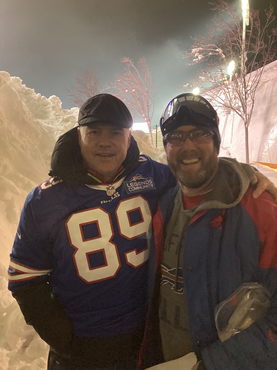 clearvision788's tweet photo. @Bills_Chick #mightbechilly GoBills! @SteveTasker89 @HOFSteveTasker https://t.co/MUpRn61YIB