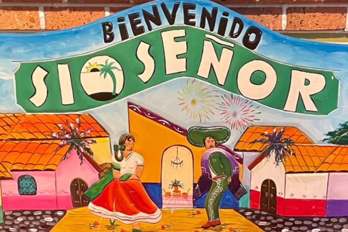 SiSenorHallSt's tweet photo. Merry Christmas from your favorite Beaverton Mexican restaurant. We wish you and your family the happiest of holidays. 🎄🎅 #SiSenorBeaverton https://t.co/WFViM5scV1