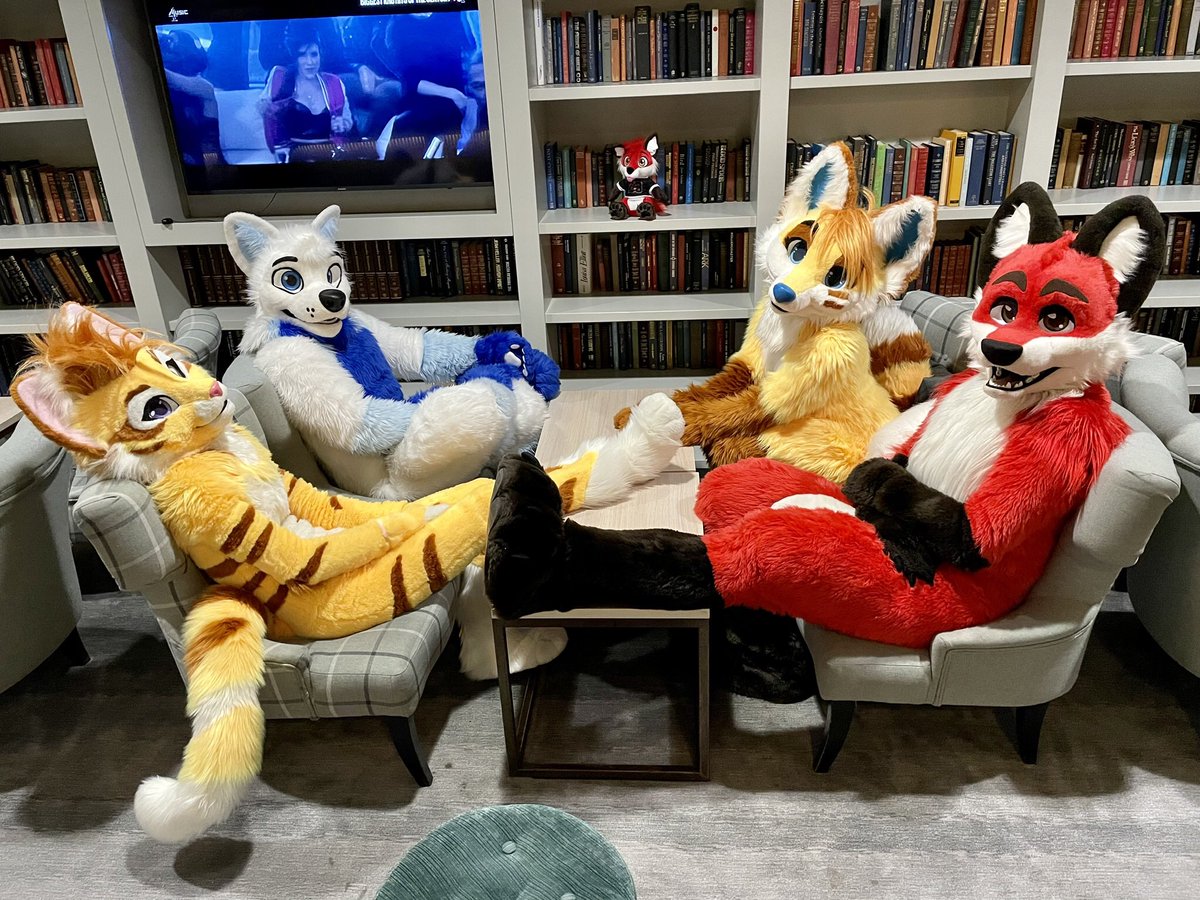 Waiting around for Christmas like…

Happy #FursuitFriday 

It’s almost time, wishing you all a good one! 🦊❤️