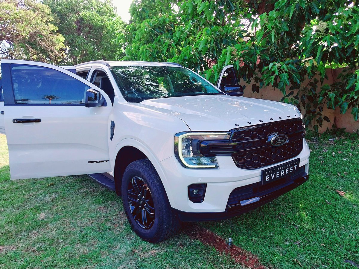 SiphosethuMlaba's tweet photo. @ChrisPerry890 Currently driving it , I love everything about this car 😍😍😍 https://t.co/8D1SpXvDYK