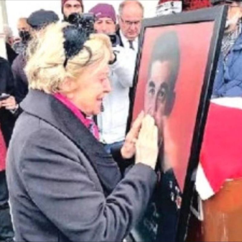 AliBerham's tweet photo. 6- "o rütbeler siz değil T.C. #Devletinin yasaları çerçevesinde hukuk kürarları içinde #Türkmilleti adına verdiği unutulmamalıdır bu rütbeler siz değil #Türkmilleti ancak verdiği rütbeyi kendisi ala bilir" eğer #vatana ihanet ettikleri tespit edilmişse" #NOKTA . https://t.co/zwGHCl53jY