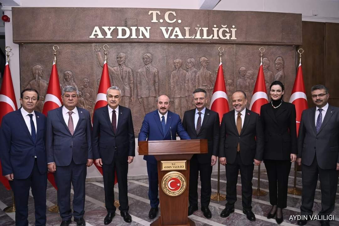 rizaposaci's tweet photo. Sanayi ve Teknoloji Bakanımız Sn. Mustafa Varank'ı Aydın'da misafir ettik. Bakanımızın Aydın'ımıza gösterdiği özel ilgi için teşekkürler ediyorum. https://t.co/SFQkslnduN