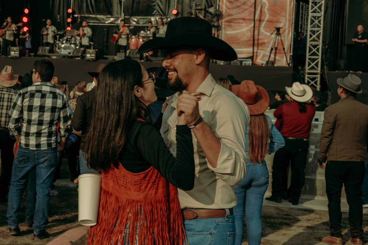 NortexFestival's tweet photo. ¿Cuántas presumidas disfrutaron del @TropicalPanama  en #Nortex2022? 👀 Las leemos en comentarios 🔥👇

#YoSoyNortex https://t.co/S2K8kuR5c7