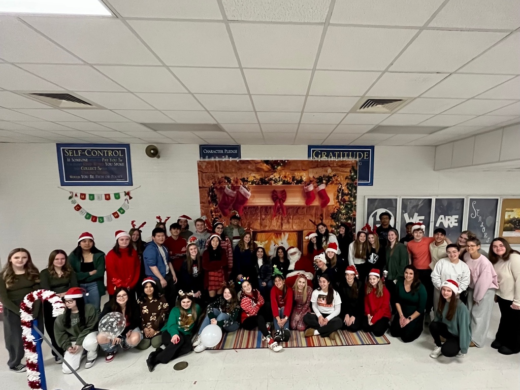 wishnj's tweet photo. .@howellmakeawish hosted a Breakfast with Santa earlier this month and raised over $4,000 for MAWNJ! Attendees were invited to take pictures with Santa, enjoy breakfast, and sing along to holiday songs. Thank you, Howell High School! https://t.co/vwm5NJO86W