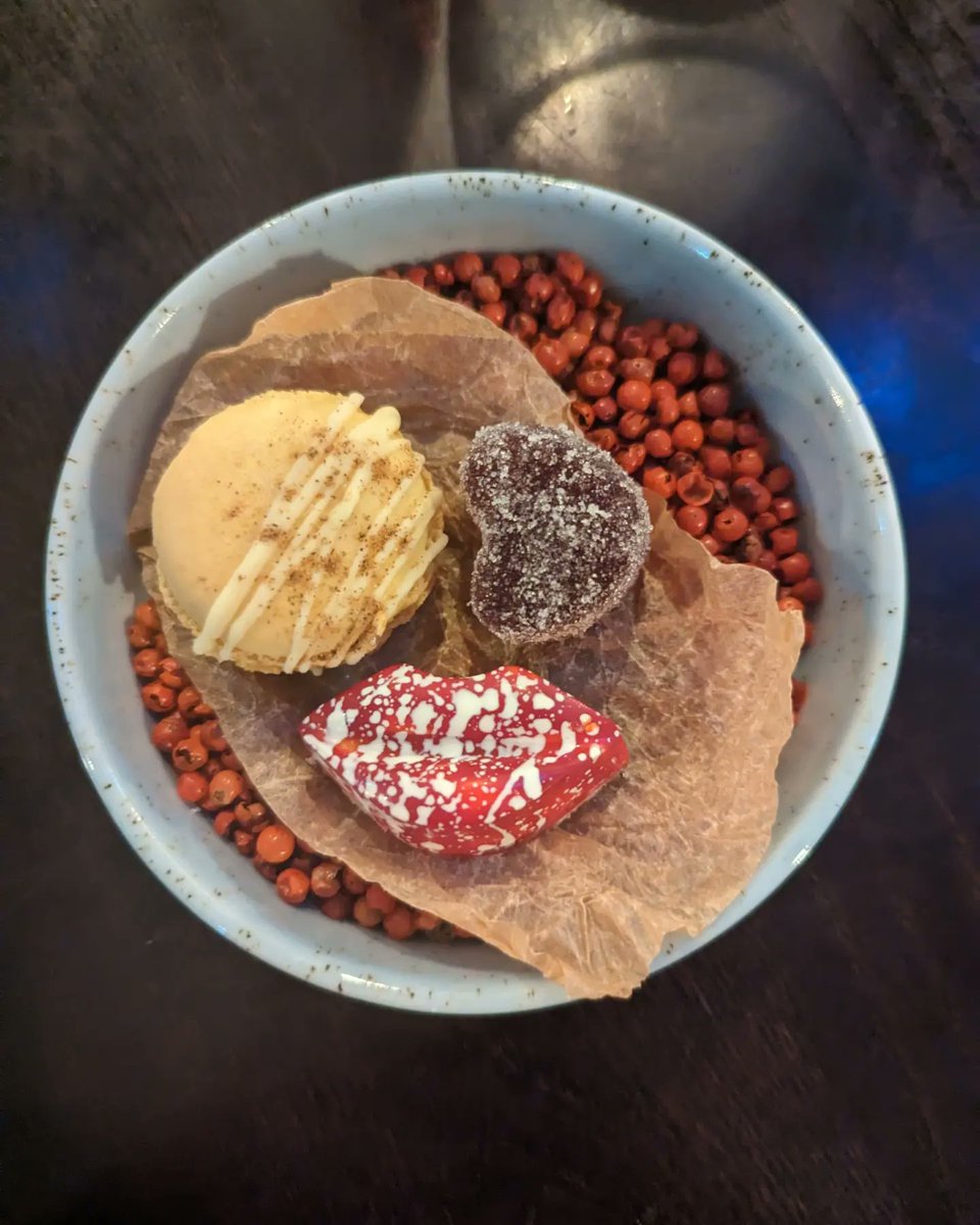 I had amazing food today <a href="/peaceandloafjes/">Peace and Loaf</a> it was a 12 course meal celebrating Christmas with my family #FamilyTime #familyfun #Christmas2022