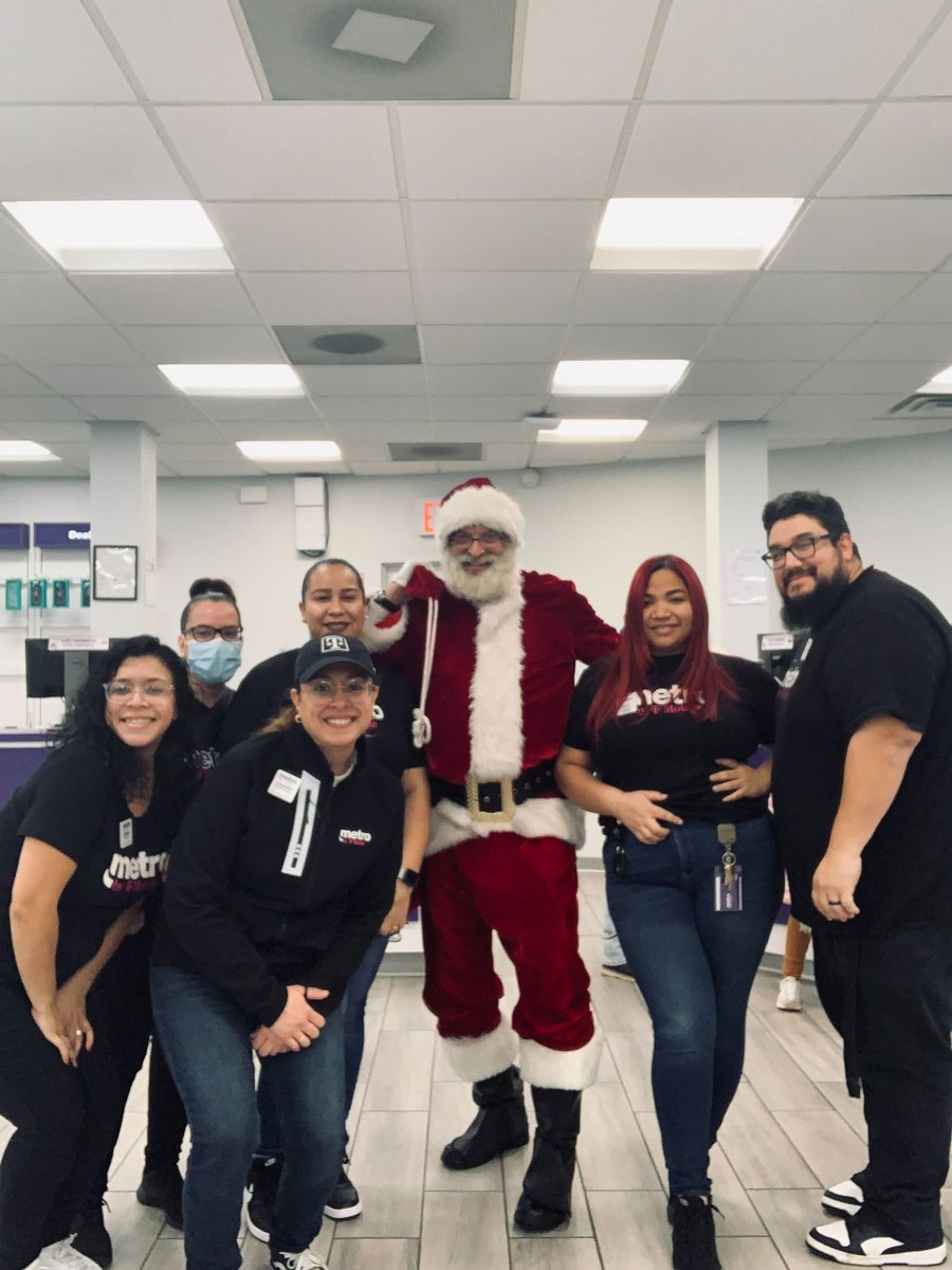 LissyDelReesy's tweet image. SANTAAAA!!! I know him!!! #MerryChristmas