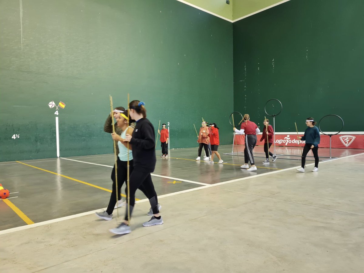 AytoLogrono's tweet photo. 🧹🧙🏻‍♂️| El alcalde de #Logroño, @pablohermoso, y los concejales @NaldaBea y @KilianCD han asistido esta tarde al ‘Mundial de Quidditch’ organizado por el Consejo de la Juventud.

#LogroñoEsJuventud
#LogroñoEsNavidad https://t.co/pE02WEfN1D