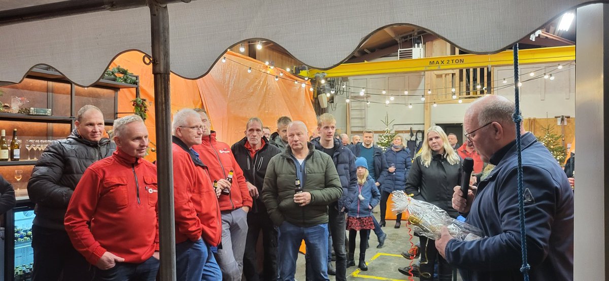 Het (werkend) jaar is voorbij!     
<a href="/VanWijnenGroep/">Van Wijnen</a> Vastgoedbeheer Noord &amp; Oost nemen gezamenlijk het jaar door. Exponentiële groei, met oog voor menselijk rendement. 2023 beloofd kostbare momenten met collega's en (nieuwe) klanten. #zinin #vastgoedbeheer #kansenzien #Noord #Oost