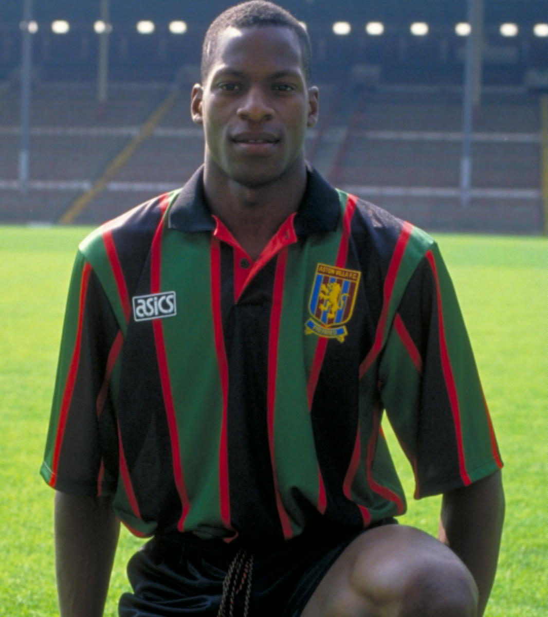 Ugo Ehiogu shows off the new Aston Villa away kit, 1993.

#AVFC