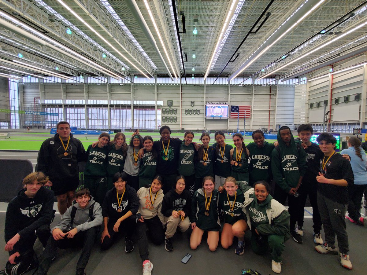LHS_Track's tweet photo. Boys and Girls teams with outstanding performances at Super Essex Conference Championship @OBTFAC Meet ended early due to the weather ❄️ @LivSchools @njmilesplit #Ojis #DistanceSquad https://t.co/FO8tLCKocL