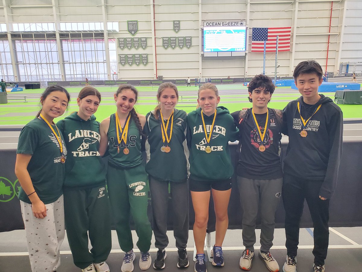 LHS_Track's tweet photo. Boys and Girls teams with outstanding performances at Super Essex Conference Championship @OBTFAC Meet ended early due to the weather ❄️ @LivSchools @njmilesplit #Ojis #DistanceSquad https://t.co/FO8tLCKocL