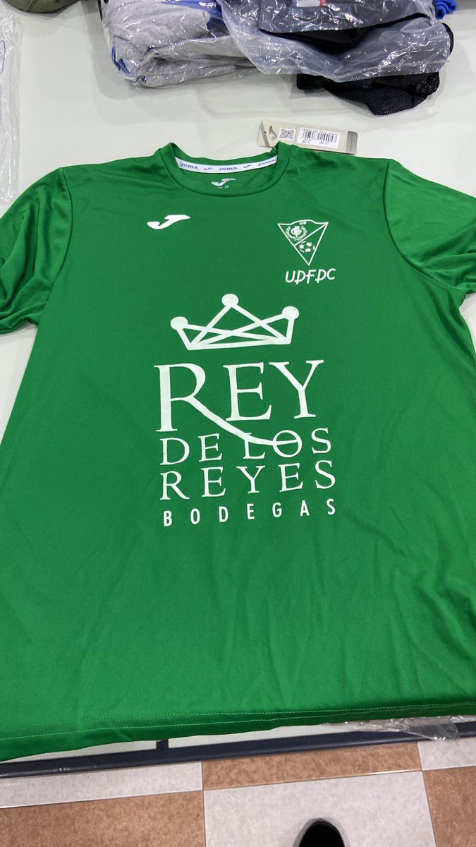 UDFDC's tweet photo. 🥇 Campeones de invierno 
🛡 Invictos
☺️ Jugones
🤝 Grupazo de niños
…son nuestros INFANTILES.
Hoy han ganado 0-2 a la @UCLaEstrella,estrenando nueva Equipacion gracias a la Bodega local “REY DE LOS REYES”
¡Si es que no se puede pedir más!
Son la joyita 💎 de la cantera verde 💚 https://t.co/xylSr9oudH