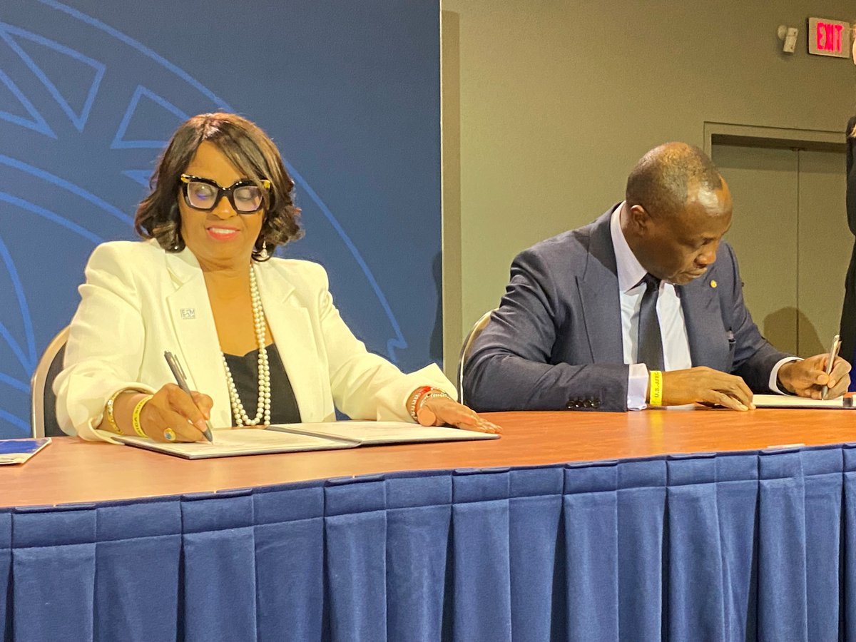 EXIMChair's tweet photo. ICYMI: Last week in the #USAfricaBizDealroom, I was proud to sign 3 MOUs totaling over $1BILLION w/ @afreximbank, @africa_finance & @Africa50Infra, facilitating US & Africa's goal for shared prosperity!
https://t.co/8WP1MWb8mj
#USAfricaLeadersSummit22 #USABF https://t.co/UrU6noZef2