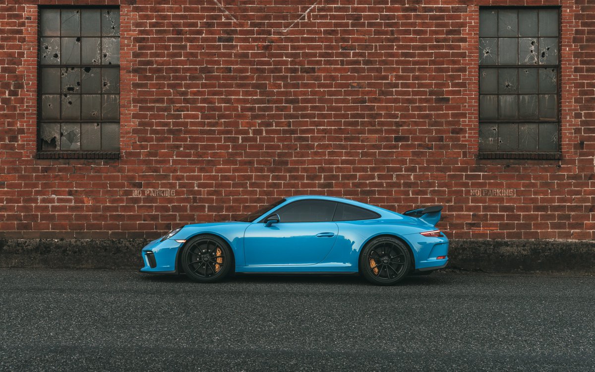 baiiileymorris's tweet photo. Porsche Wallpapers @ Sunset 🌆

#porsche #porsche911 #porschegt3 #miamiblue https://t.co/5rbVhXoL4P