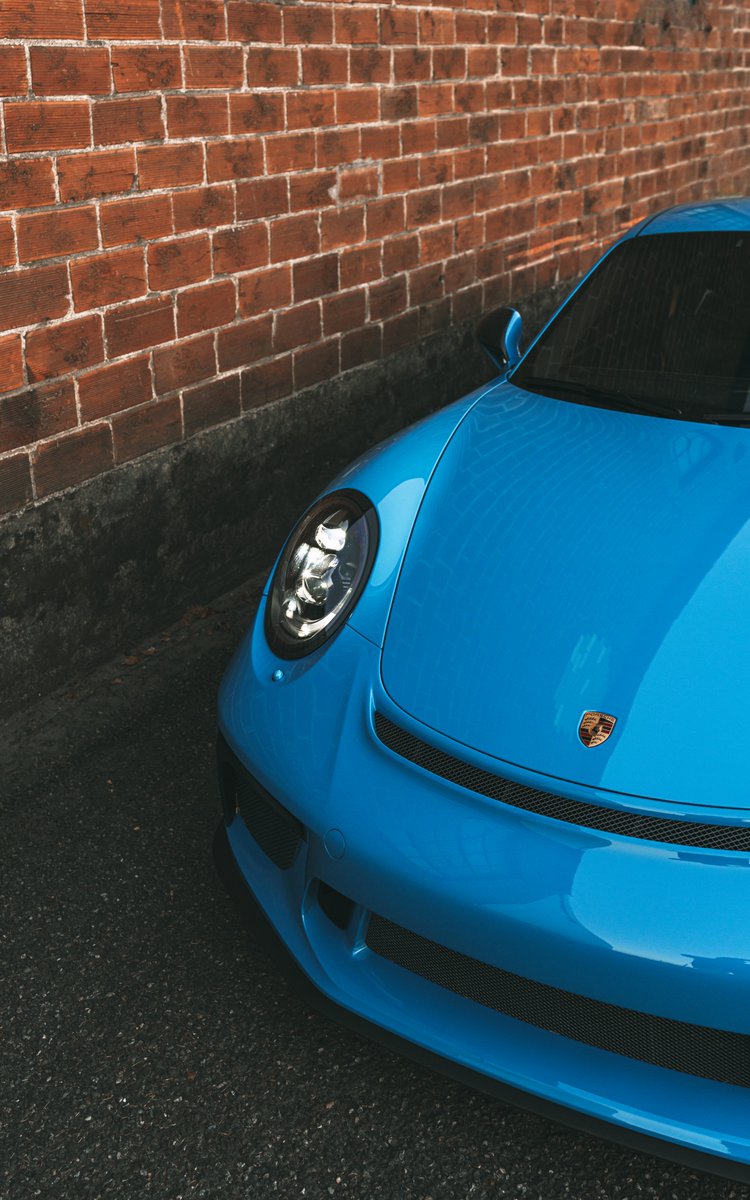 baiiileymorris's tweet photo. Porsche Wallpapers @ Sunset 🌆

#porsche #porsche911 #porschegt3 #miamiblue https://t.co/5rbVhXoL4P