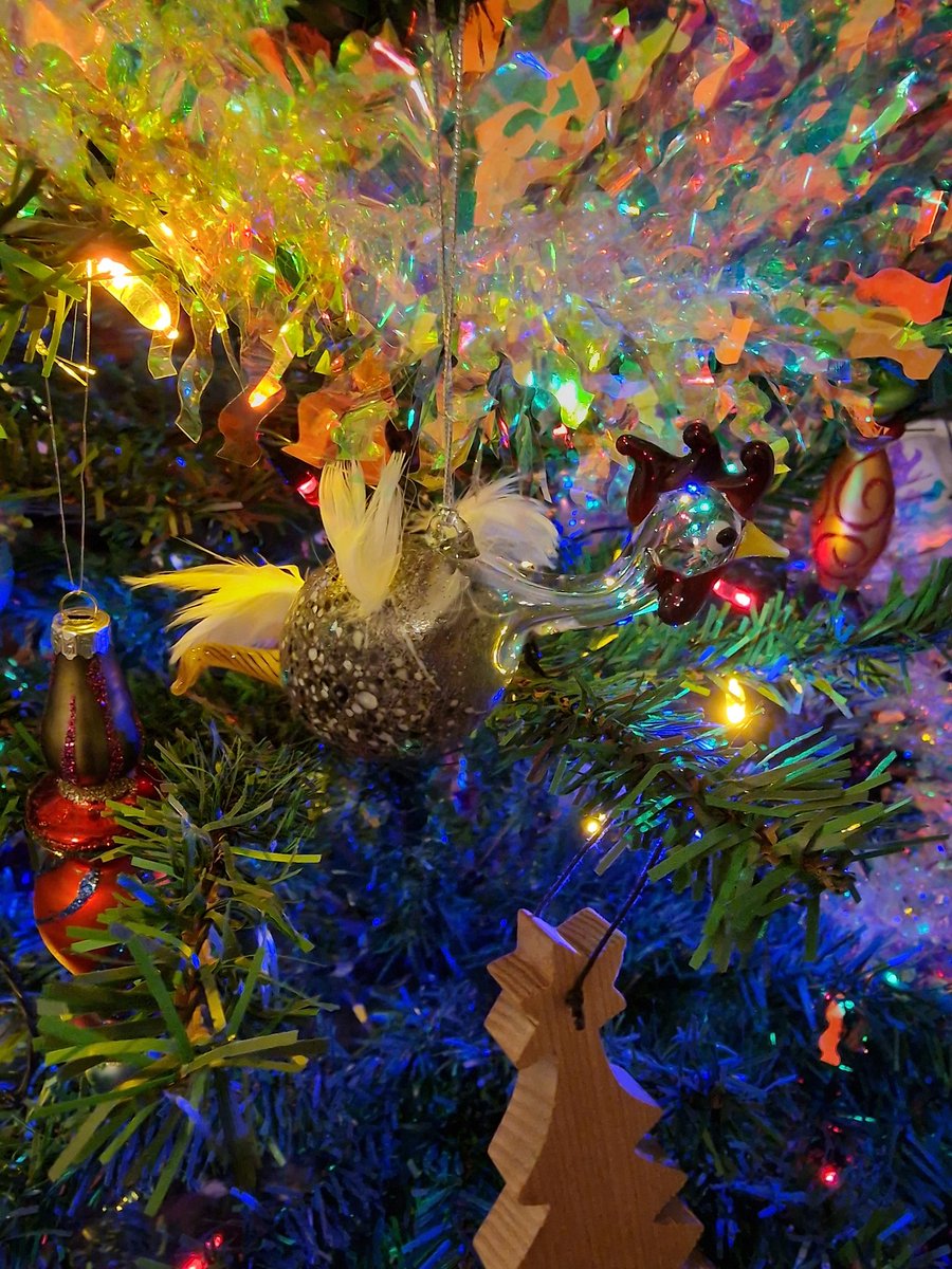 Caked_Crusader's tweet photo. @porridgebrain I buy a new one whenever I go away with friends before Christmas. My favourite is this one from a small Christmas Market in @GrandCentralNYC from my 30th birthday trip in 2014! Flying chicken anyone?! https://t.co/AjjLtgkFjI