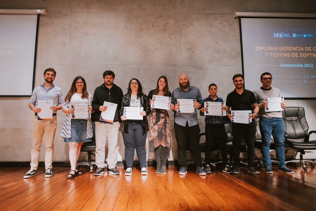 ces_com_uy's tweet photo. Hace tan solo una semana, 1️⃣8️⃣7️⃣ personas egresaron de los tres niveles de la #carreradetesting.
No nos cansamos de repetir lo felices que estamos, así que en época de postales, les dejamos algunas de las ceremonias en Montevideo y Paysandú. 📸
#ces18años #expertosentesting https://t.co/im4OvyX17Y