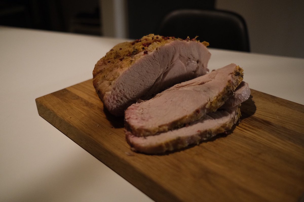 Valvojaiset. <a href="/HerraSnellman/">Herra Snellman</a> maatiaispossun kinkku savuihin puoleksi vuorokaudeksi. 🎄🇫🇮