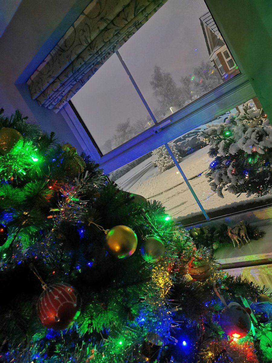 Thank you for all the twitter friendship &amp; kindness this year ❤️🙂.

Taking a little Twitter break over Christmas , but thinking of anyone who finds Christmas hard or is unable to be with their loved ones this year ❤️. 

Take care &amp; see you in the New Year 🙂🎄xx

Pic: 2021