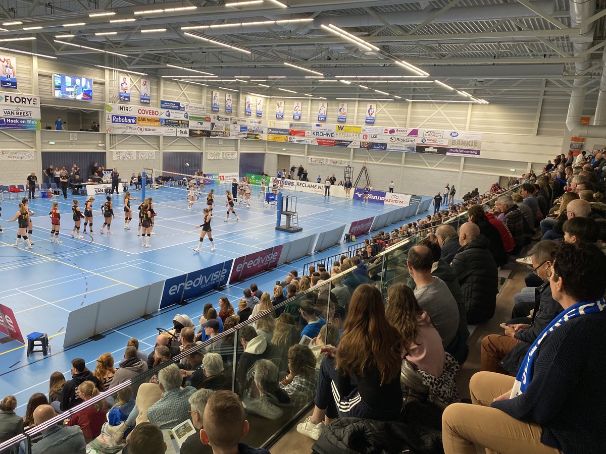 Volle bak in de Basis, Supercup ⁦<a href="/SliedrechtSport/">Sliedrecht Sport</a>⁩ tegen ⁦<a href="/vvutrecht/">VV Utrecht</a>⁩ #volleybal #supercup #sliedrecht