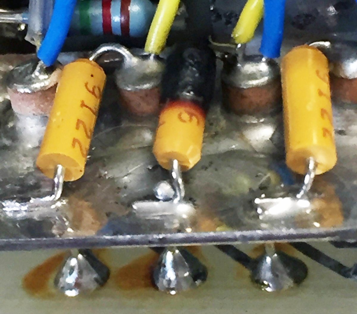 Michael26413485's tweet image. I have been working on a Wavetek 1080 Sweep Generator from the early 1990s. Traced a -18VDC power supply fault to a shorted capacitor. Not the one in the middle that burned, the one on the left that is shorted. Wavetek put both of these polarized Tantalum capacitors in backwards.