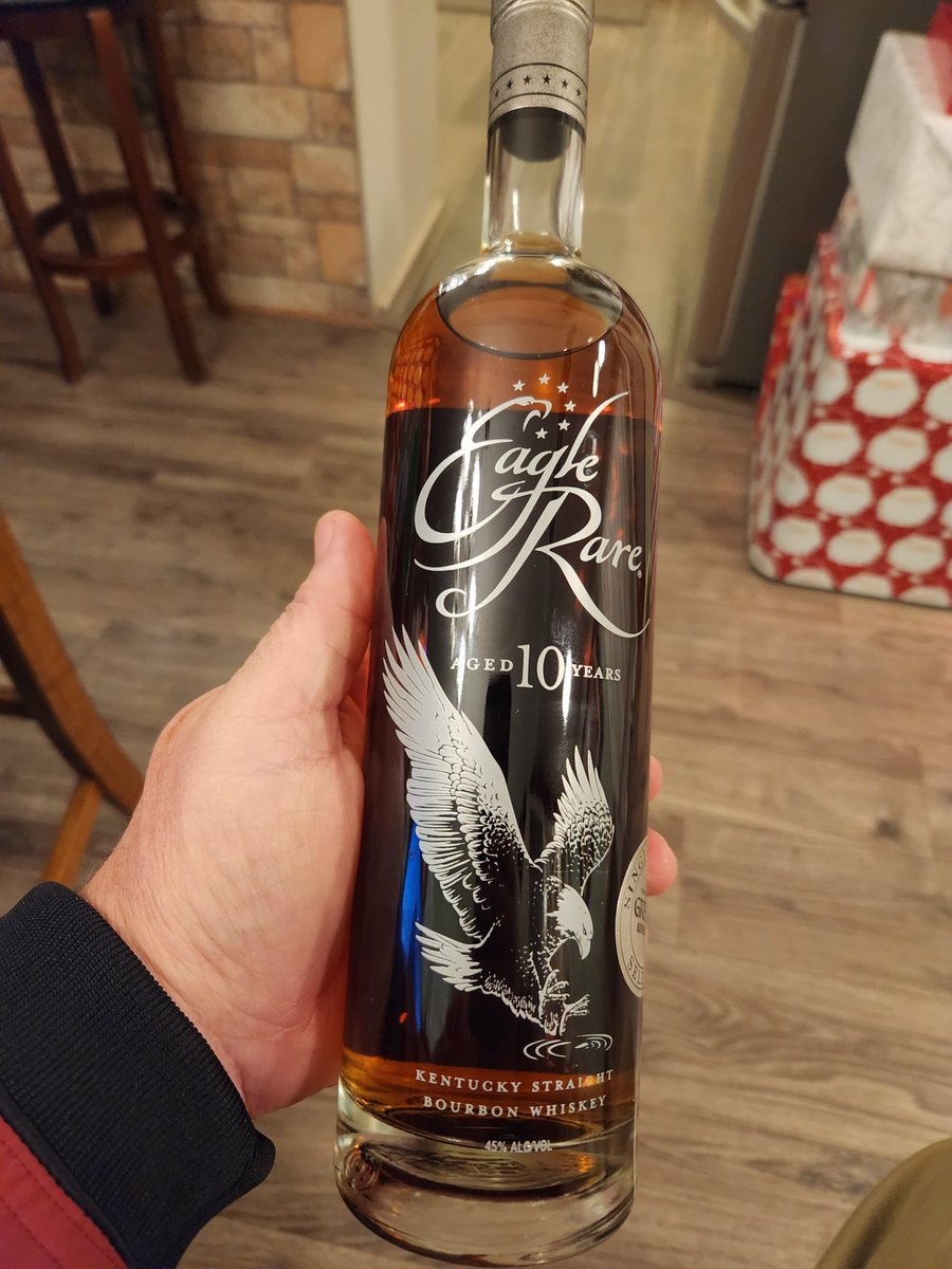 Brianbg25's tweet image. @GamecockBourbon So my cousin just gave me this for Christmas. He couldn't have done better 👏 thanks bud. Best gift so far. Cheers 🍻 👏