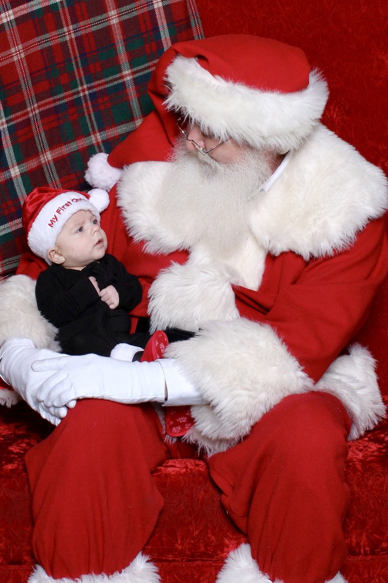Nash’s first time meeting Santa ♥️