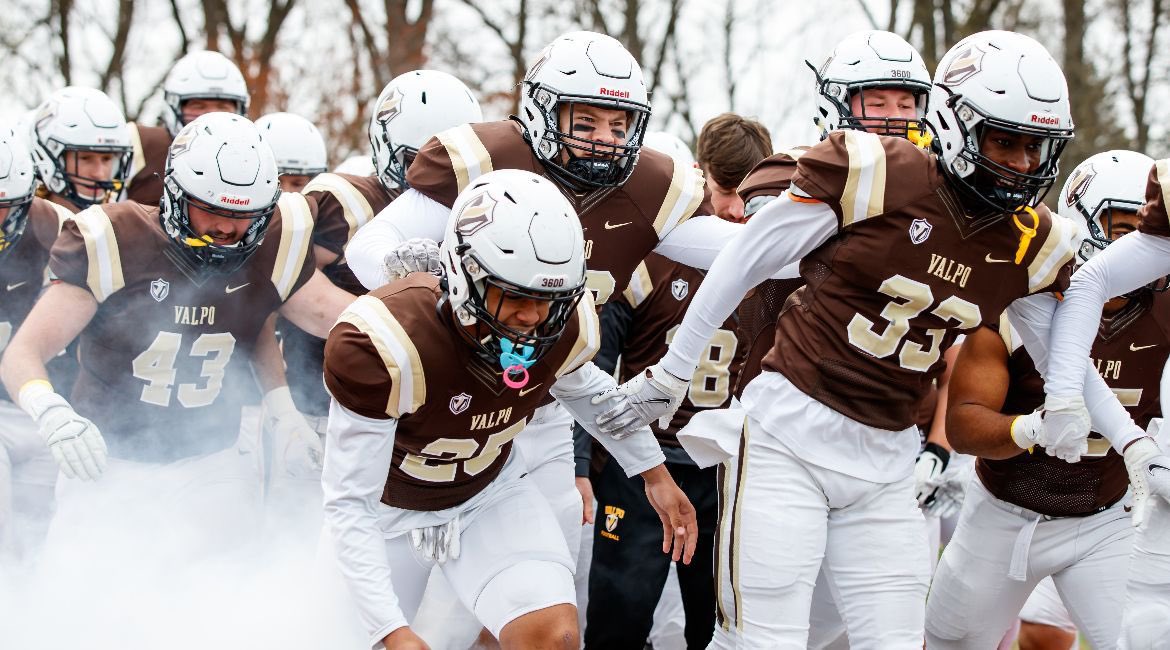 After a great conversation with @CoachLutgens I am blessed to say I have received a offer from @valpoufootball #D1 Thank you coach! @GarretsonRick @wellsaj30 @Samumafua69 @gridironarizona