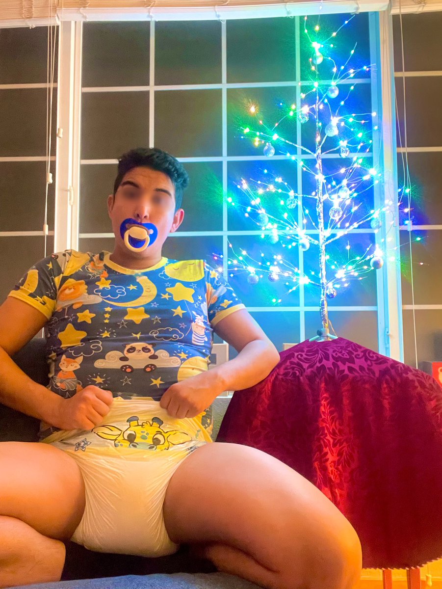 LittleMochii_07's tweet photo. I’m the only present you need to unwrap (tape) this Christmas 💦😳 https://t.co/h5ch52E3IM
