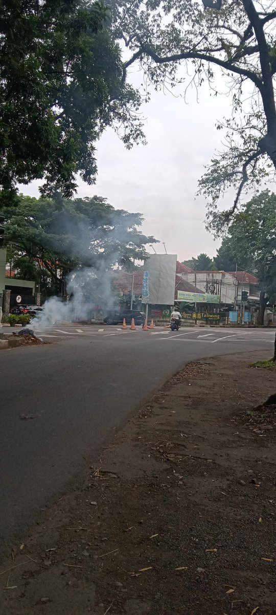 06:51 Perlimaan Jl.Lombok lap.Golf lalin lancar cuaca mendung <a href="/PRFMnews/">Radio PRFM</a>