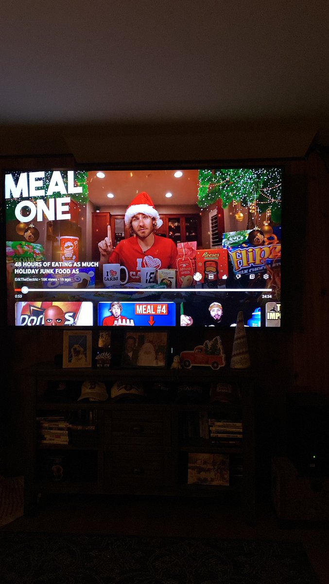 Yep Waiting for dinner and about to watch this amazing guy <a href="/ErikTheElectric/">ErikTheElectric ⚡</a>'s new youtube video!!! Happy Holidays!!!!