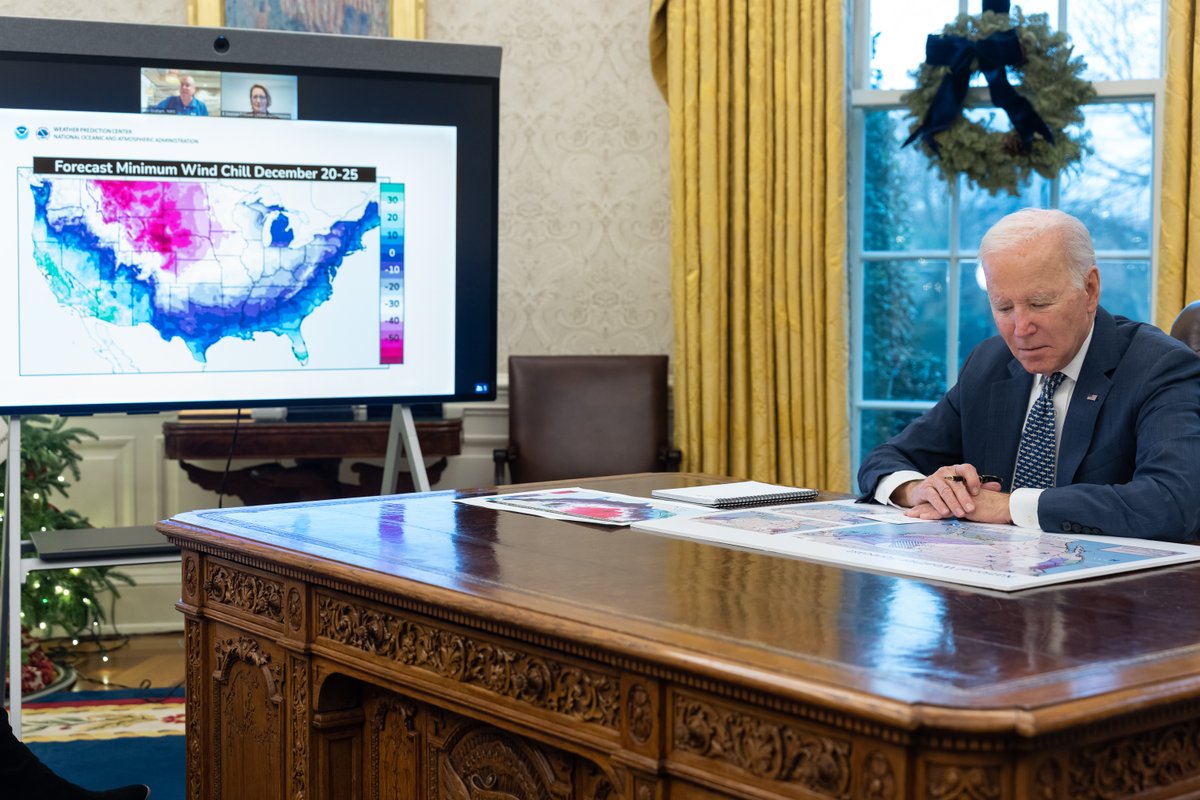 WhiteHouse46's tweet photo. A busy week at the White House. https://t.co/hPDjrahnwN