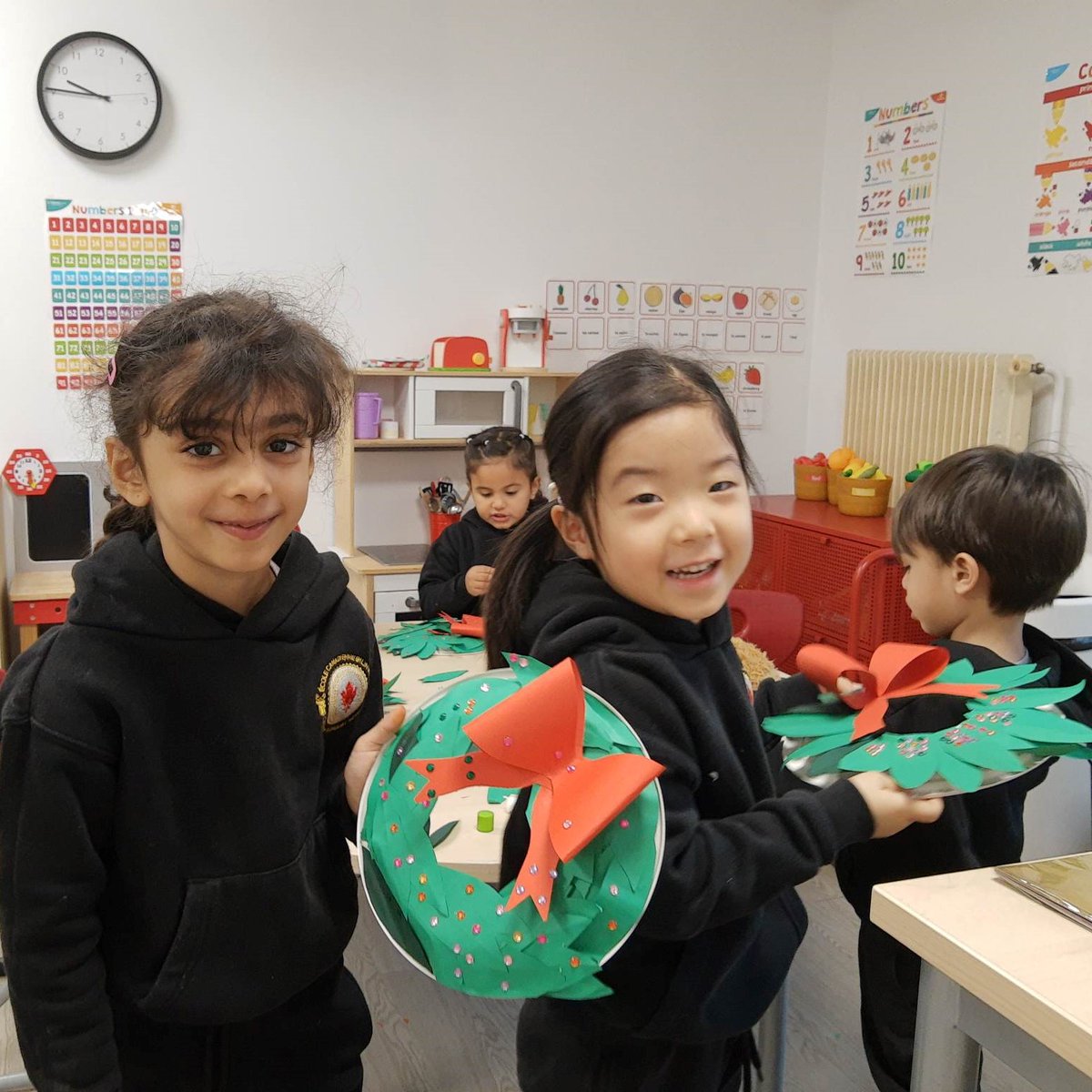 ecbcbs's tweet photo. 🎁Holiday Preparations at #ECBCBS! 🎅Préparatifs des fêtes de fin d'année chez #EcoleCanadienne!

#BiculturalEducation #BilingualEducation #Growth #Discovery #Arts&amp;Crafts #ChristmasCrafts #activitescreatif #ChristmasInParis #CanadianSchool https://t.co/uazBWrjLlQ