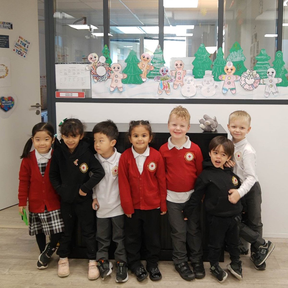 ecbcbs's tweet photo. 🎁Holiday Preparations at #ECBCBS! 🎅Préparatifs des fêtes de fin d'année chez #EcoleCanadienne!

#BiculturalEducation #BilingualEducation #Growth #Discovery #Arts&amp;Crafts #ChristmasCrafts #activitescreatif #ChristmasInParis #CanadianSchool https://t.co/uazBWrjLlQ