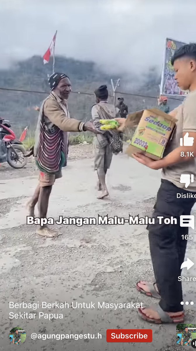 Salah satu bentuk gastrokolonial. Makin banyak saja aparat yg bikin konten berbagi mi instan utk orang Papua. Kadang ditukar sayur. Mungkin ini dikira baik. Tp sebenarnya, ini adalah bentuk penjajahan pangan. Membuat orang Papua tergantung pangan yg tdk bs diproduksi sendiri