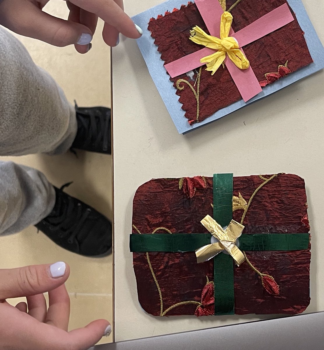 BPSHawks5's tweet photo. Crafty sentences working on capitalization and punctuation - grammar checks don’t work without them!  Also trying out paraphrasing with an app to check our meanings.  #weareCBE #ELLCBE #BPSHawks5 #BPSHawks https://t.co/JN3Ektnlum