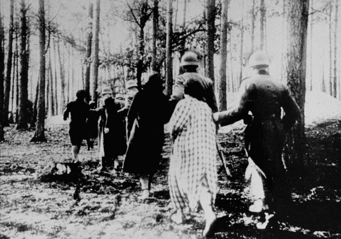 December, 1939 | Polish women from the Pawiak and Mokotow prisons in nearby Warsaw are led into the Palmiry forest for execution by SS men.