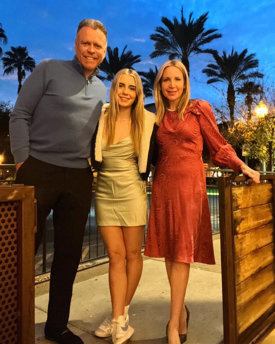 Merry Christmas Eve Eve! We got to see <a href="/BalletArizona/">Ballet Arizona</a> The Nutcracker &amp; grab dinner <a href="/thelarderphx/">thelarderphx</a> It’s a #familytradition 🎄#MerryChristmas #HappyHolidays #familytime #thenutcracker <a href="/KarenBrownTV/">Karen Brown</a> #karenbrown #Ellegra #darrelldavis