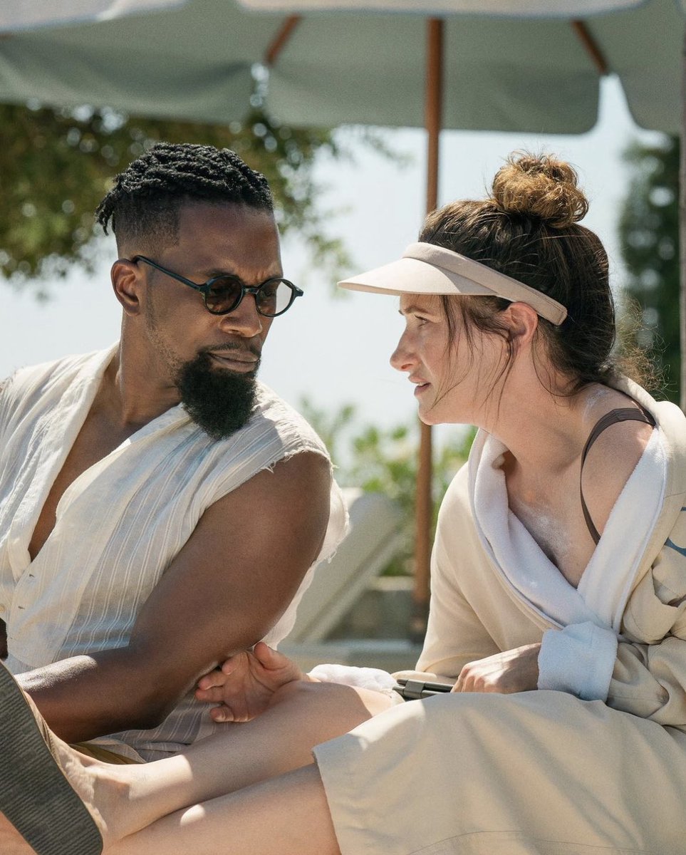 _Hahnapaulooza's tweet image. Lionel “too sexy to be a scientist” Toussaint” and Claire “well, you know, Greece” Debella will forever be my favourite part of Glass Onion.