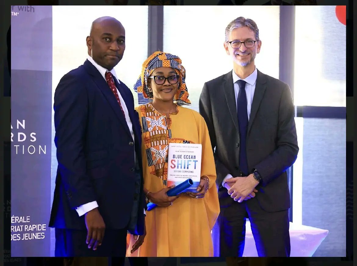 Logidoo_'s tweet photo. Nous sommes très heureux de vous annoncer que logidoo est lauréate du @blue_awards Sénégal 2022 organisé en partenariat avec @hec_paris, Ia @dersenegal et l'@franceausenegal.
Bravo à toute la team logidoo 🥳
Un grand merci à tous nos fidèles clients 🙏🏾😊😊
#kebetu #logidoo #sn https://t.co/YDswf4eXLW