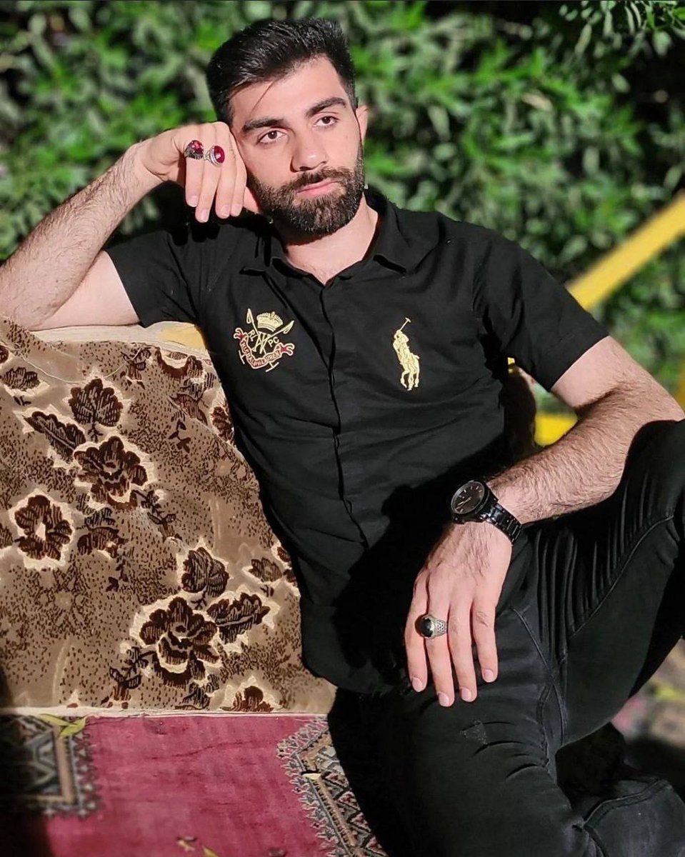 Hashshaashin's tweet photo. «امید رستمی» خلاصه و کوتاه بگم: زن و بچه‌تو میاریم جلوی چشمت، آدمکش حرومزاده
#مهسا_امینی
#ایذه https://t.co/zUYbp1RyFU