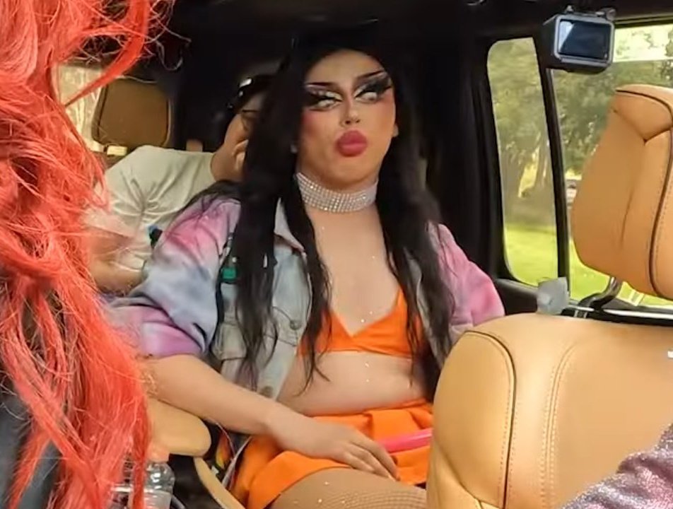 lmd_memes's tweet photo. Yo en el intercambio de regalos viendo como me dieron algo de $10 cuando yo gasté más de $500: https://t.co/Rt8FYblKDg
